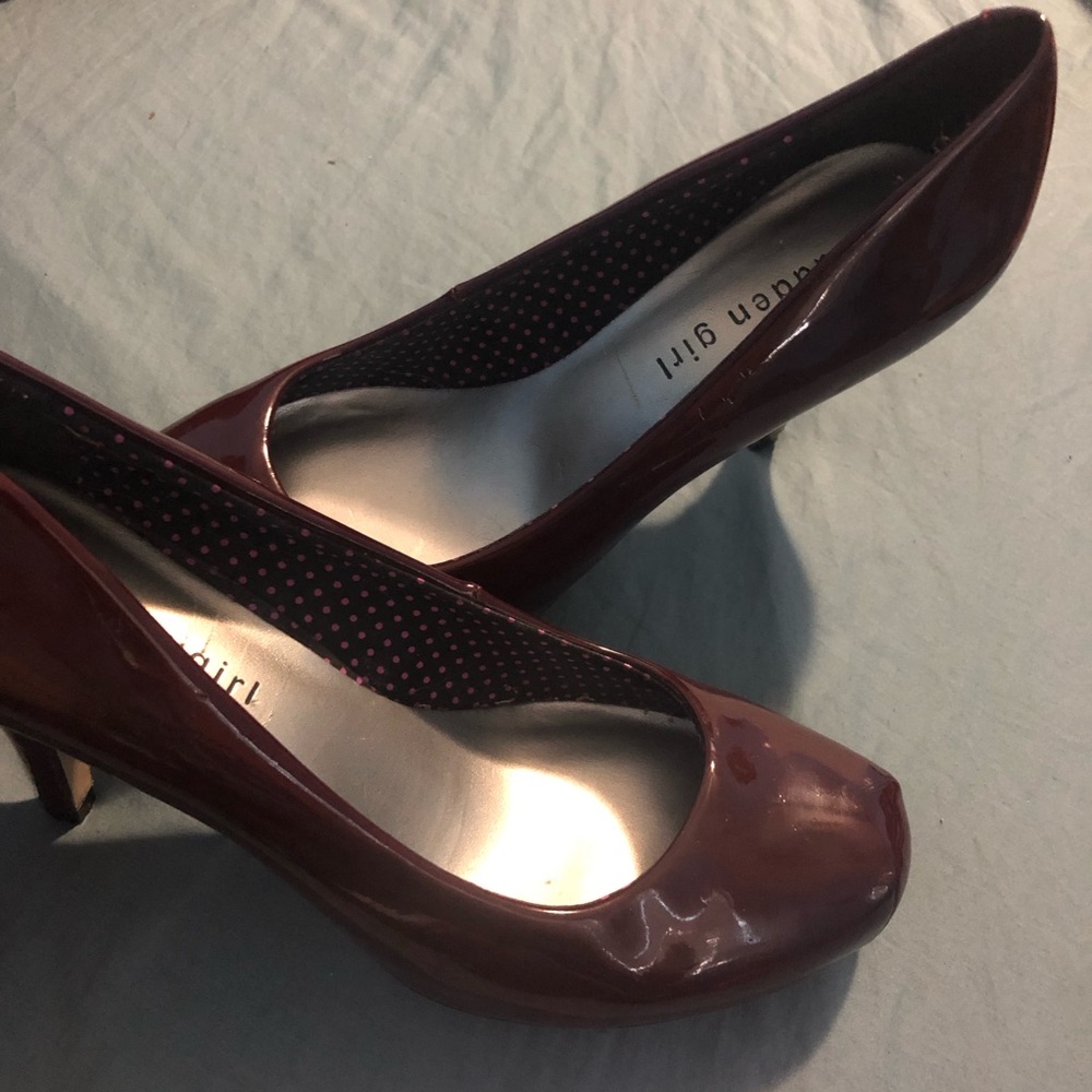 7.5 maroon heels